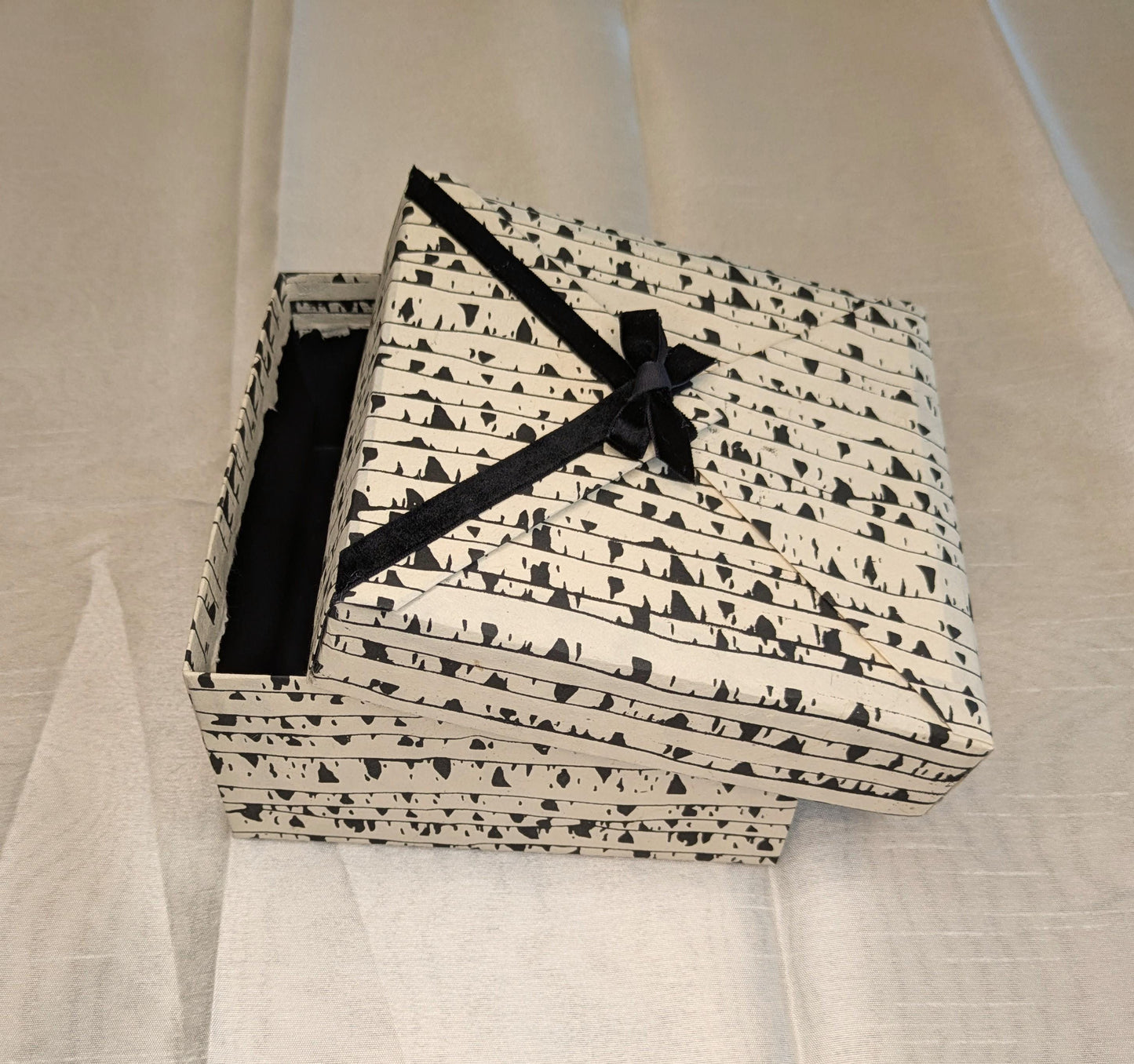 Note&Gift - Elegant Black with White Patterned Gift Box with Lid and Bow – Handmade Decorative Storage or Gift Packaging