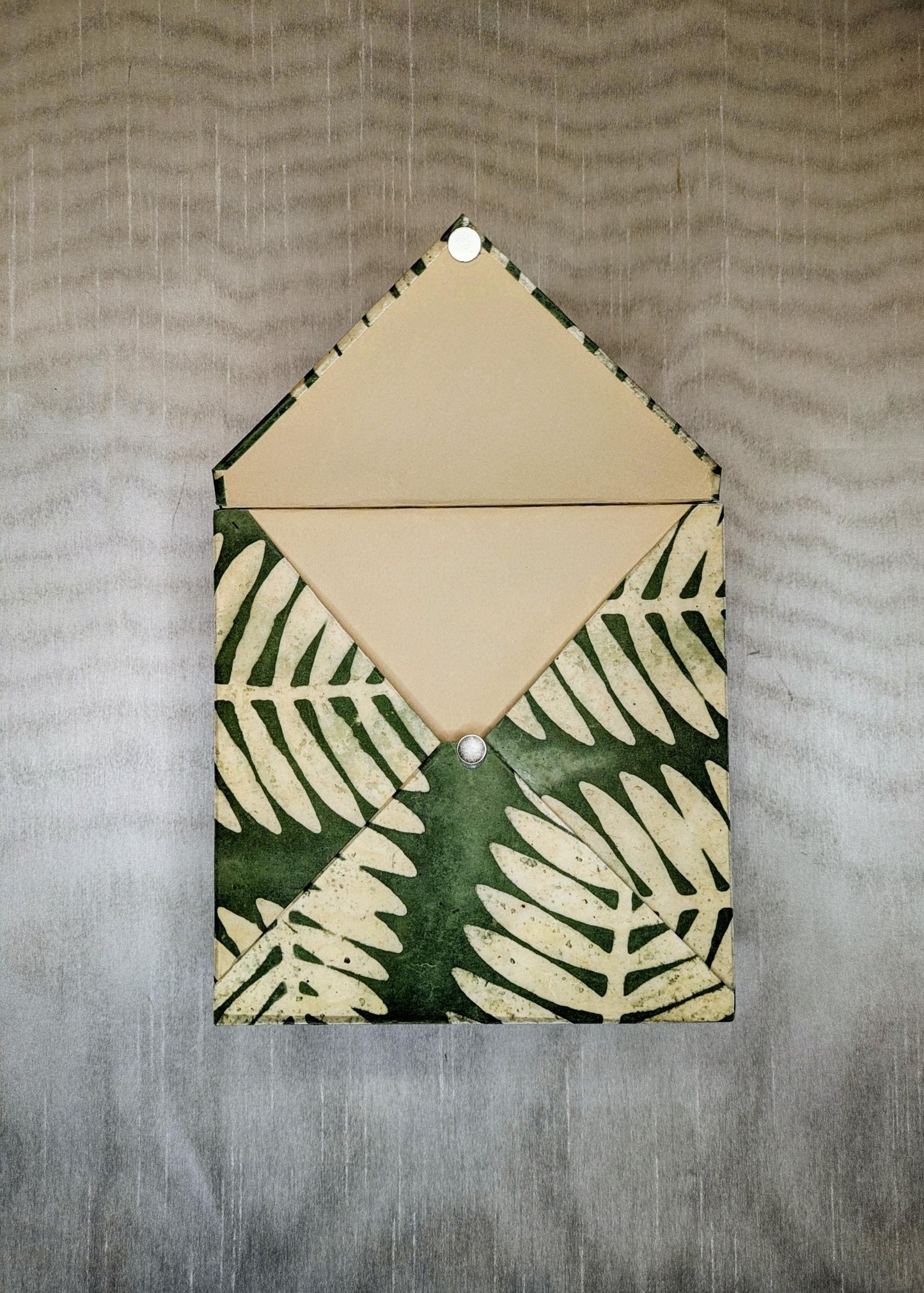Handmade Green Fern Keepsake Gift Box: Elegant Wedding & Memory Storage