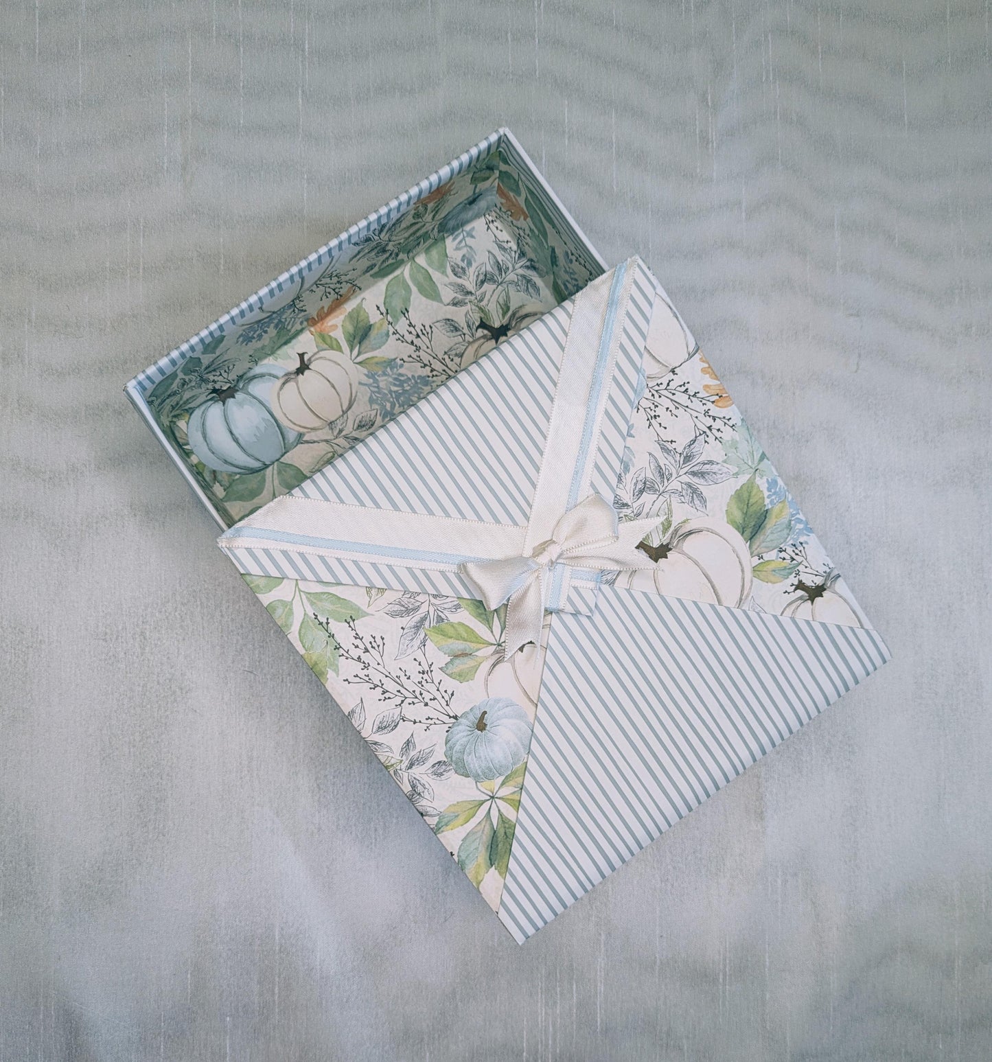 Note&Gift - Soft Fall Gift Box with Lid Handmade Decorative Keepsake Box for Anniversaries, Weddings and Birthdays.