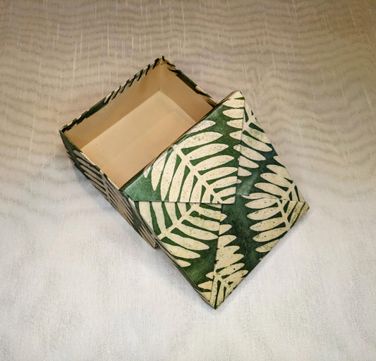 Handmade Green Fern Keepsake Gift Box: Elegant Wedding & Memory Storage