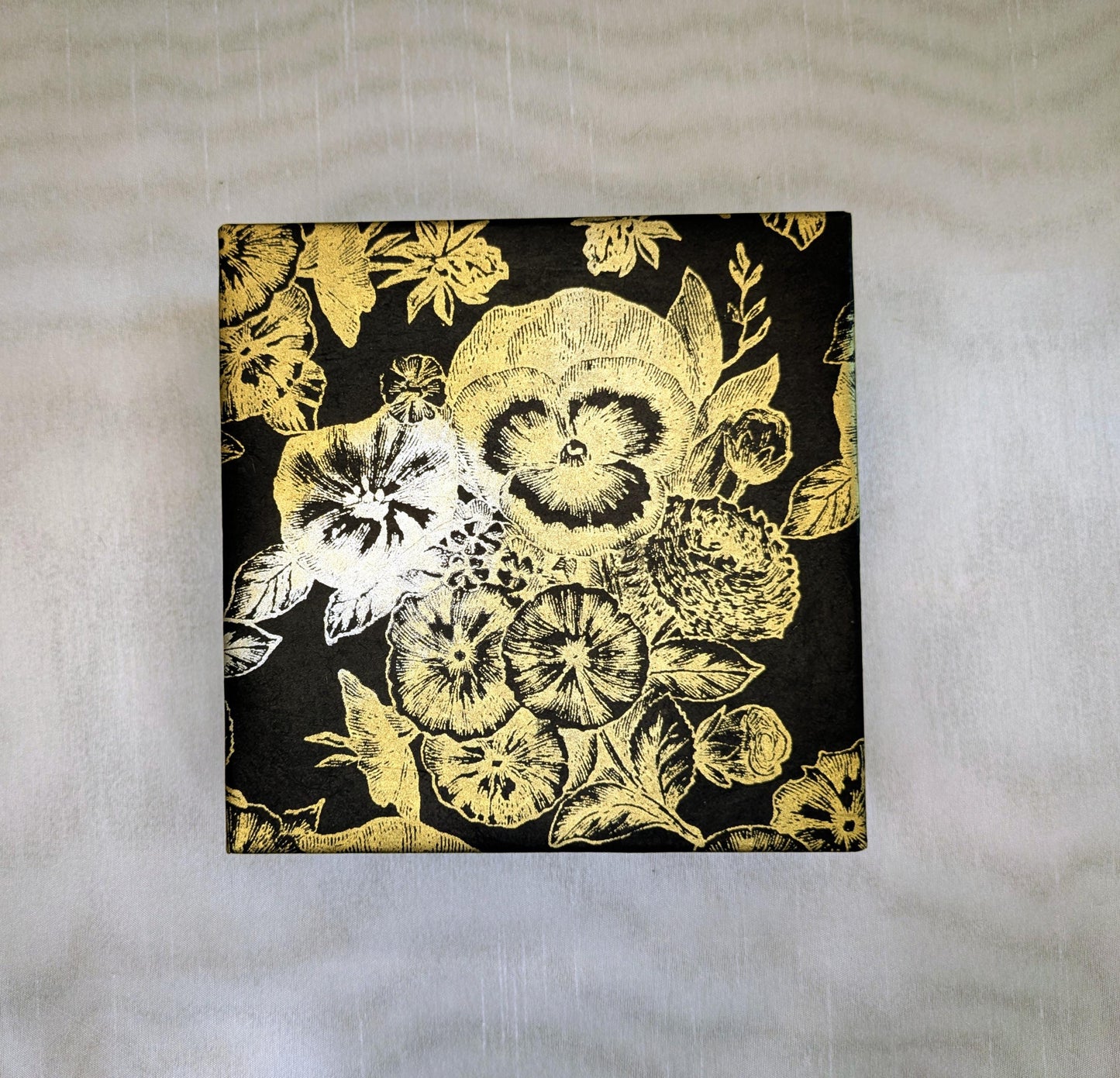 Note&Gift - Gold and Black Floral