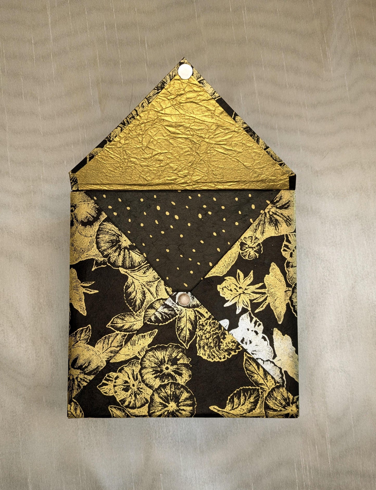 Note&Gift - Gold and Black Floral