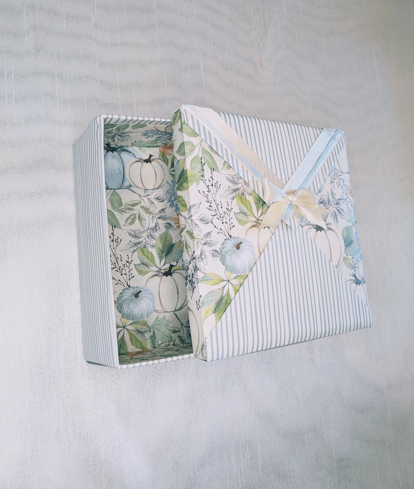 Note&Gift - Soft Fall Gift Box with Lid  Handmade Decorative Keepsake Box for Anniversaries, Weddings and Birthdays.