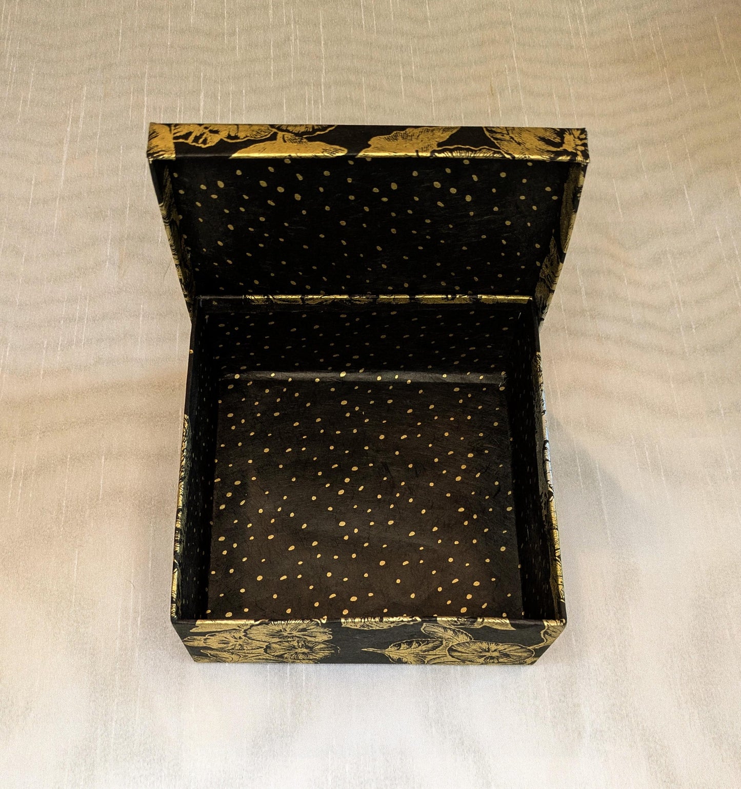 Note&Gift - Gold and Black Floral