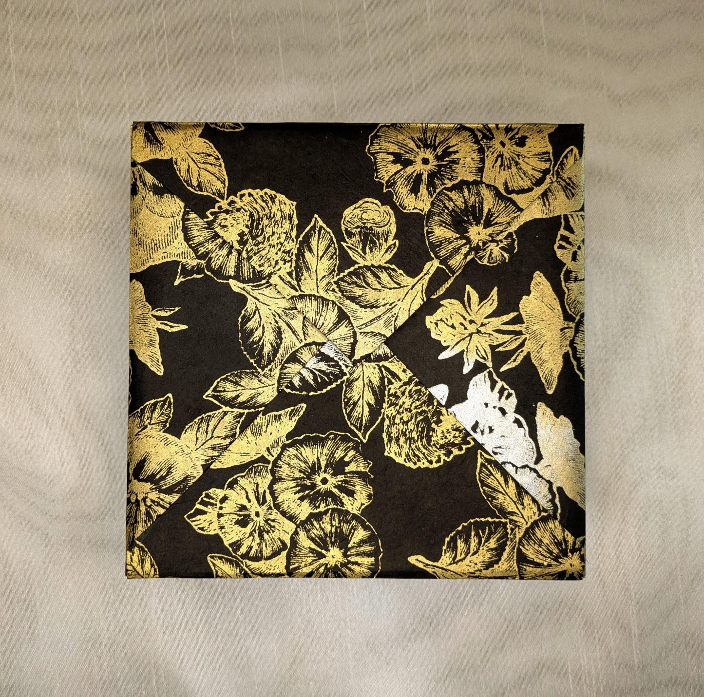Note&Gift - Gold and Black Floral