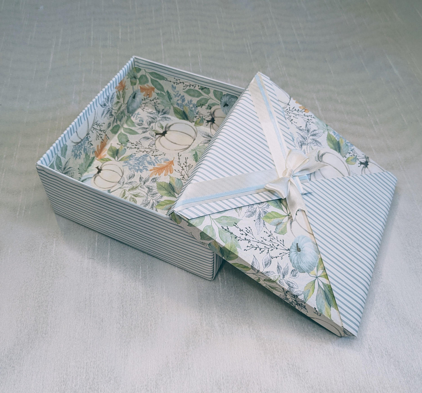 Note&Gift - Soft Fall Gift Box with Lid  Handmade Decorative Keepsake Box for Anniversaries, Weddings and Birthdays.