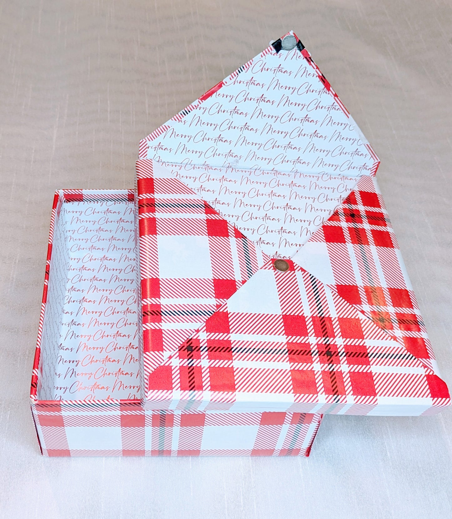 Note&Gift: Christmas Red and White Plaid Keepsake Gift Box